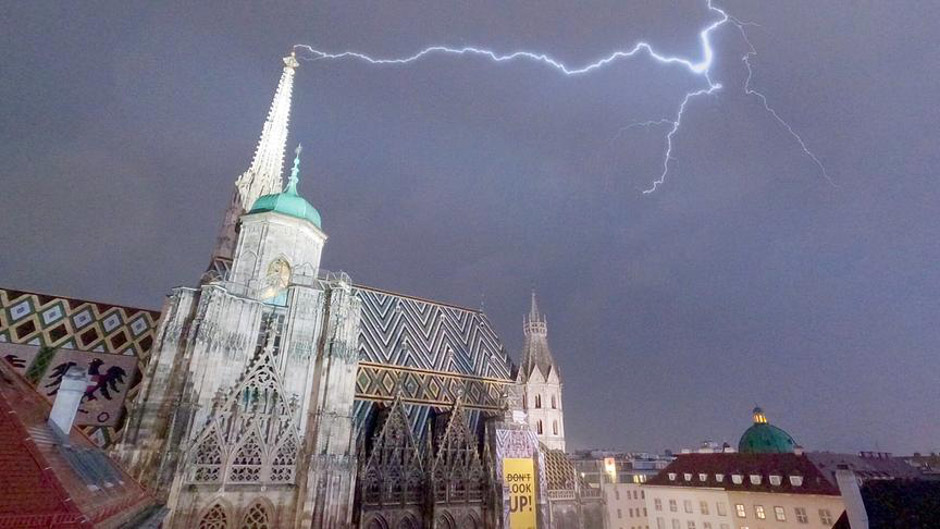 Wiener Stephansdom: Windverhältnisse, Blitzeinschlag